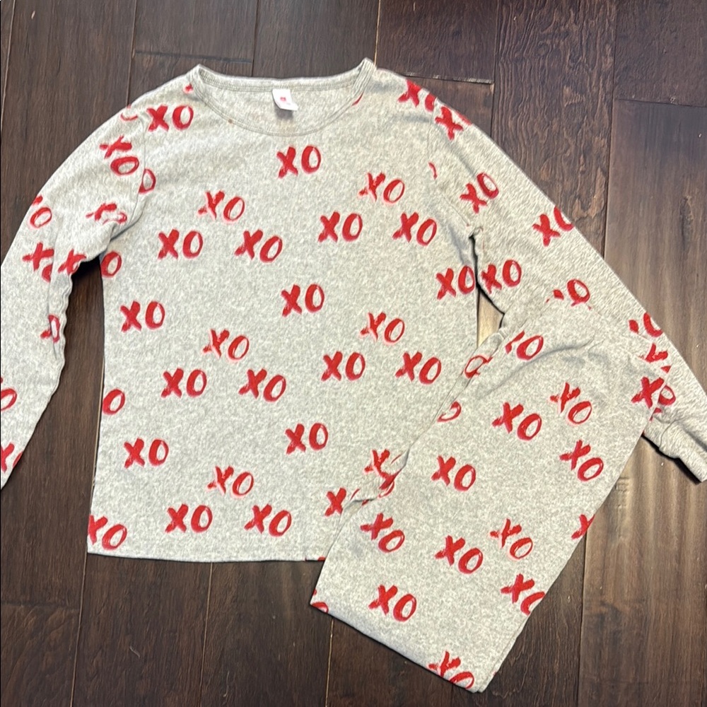 XO Family Matching Valentines Pajamas in Gray and Red! Worn one time!